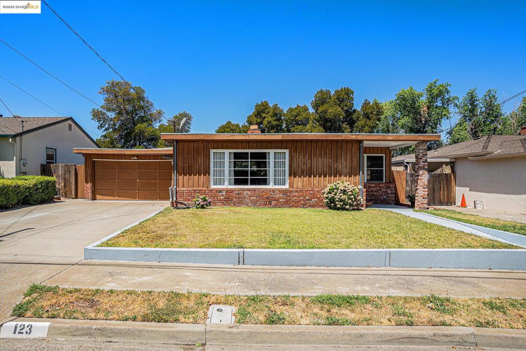 123 Campbell Ave