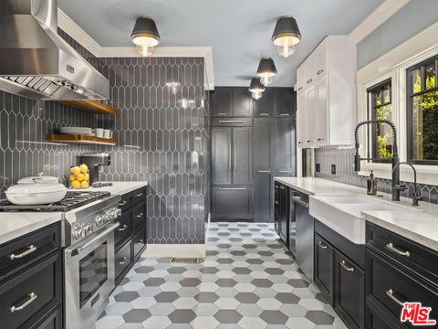 Photo of 1528 N Curson Avenue, Los Angeles, CA 90046 (MLS # 25625537)