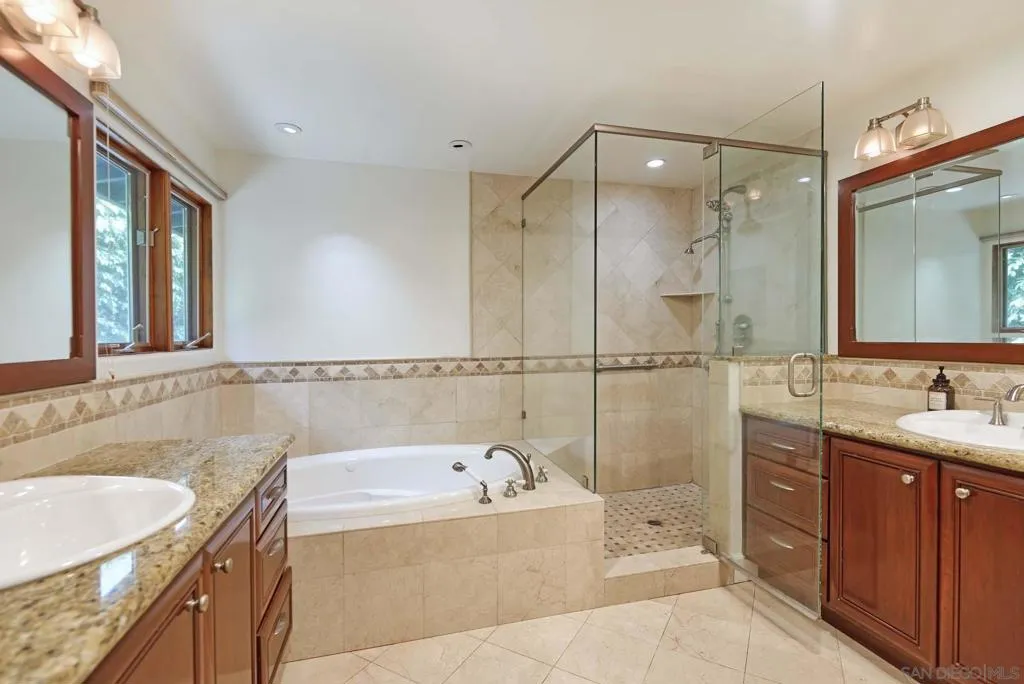 La Jolla, California 92037, United States, 3 Bedrooms Bedrooms, ,3 BathroomsBathrooms,Residential,Active,193646