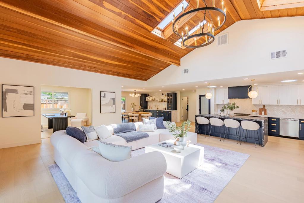2083 Louise Lane