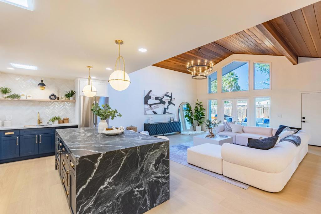 2083 Louise Lane