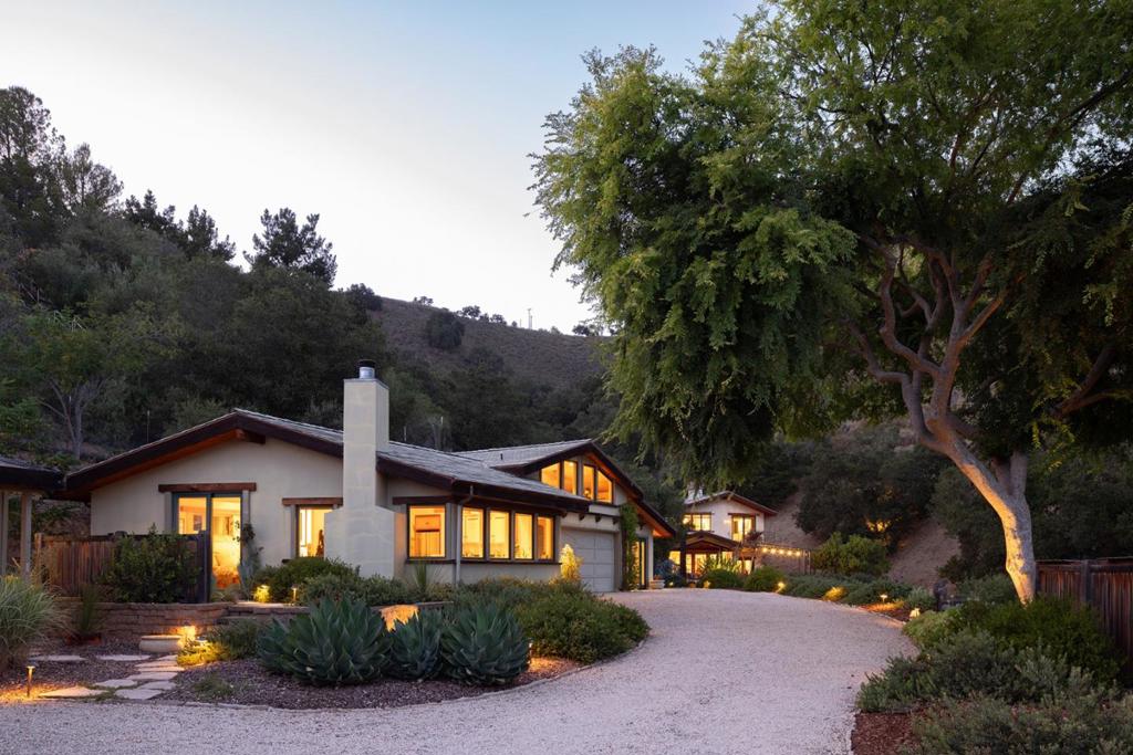 407 El Caminito Road