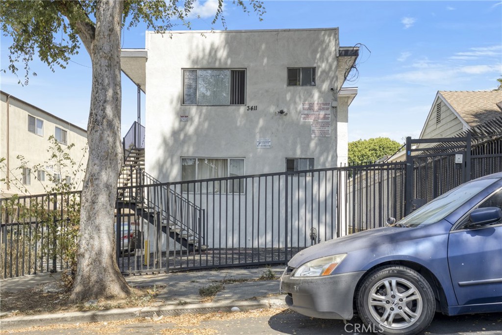 3411 Drew Street is a 15-unit apartment building located in the quaint neighborhood of Glassell Park. Situated between Glendale and Eagle Rock, the property is in close proximity to a plethora of dining options such as Dunsmoor, The Grant, Solarc Brewing, and Bub and Grandma’s Restaurant. In addition, Fairfield Residential’s new 370- unit apartment complex (Wylden) is set to begin leasing in the coming months which will ultimately increase the rent ceiling for neighboring owners.
The property consists of two (2) one-bedroom units and thirteen (13) two-bedroom units spread across 11,124 rentable square feet. Each unit is separately metered for gas/electric and is allocated one parking space. While the units have been kept in good condition, there is approximately 37% upside in rent that can be achieved as the units turnover. The property is being offered for sale along with the parcel next door that is a 16-unit apartment building.