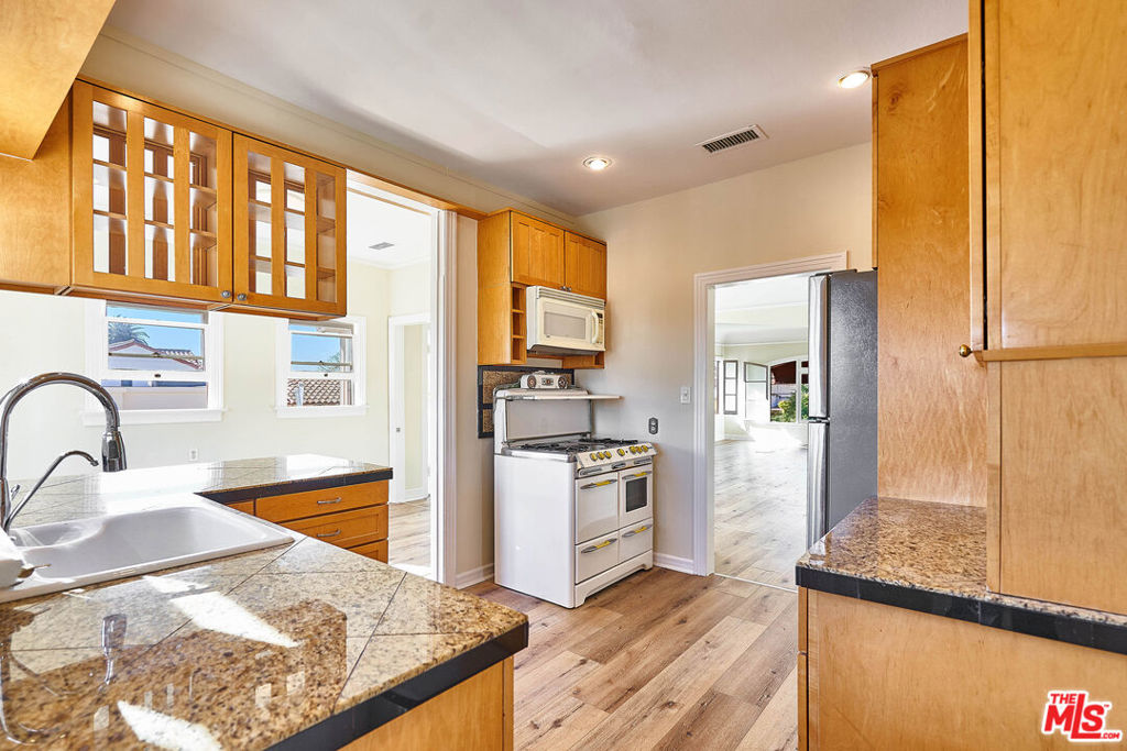 1286 S Highland Avenue