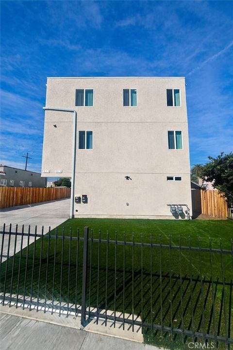 157 W 65th Street Los Angeles CA 90003