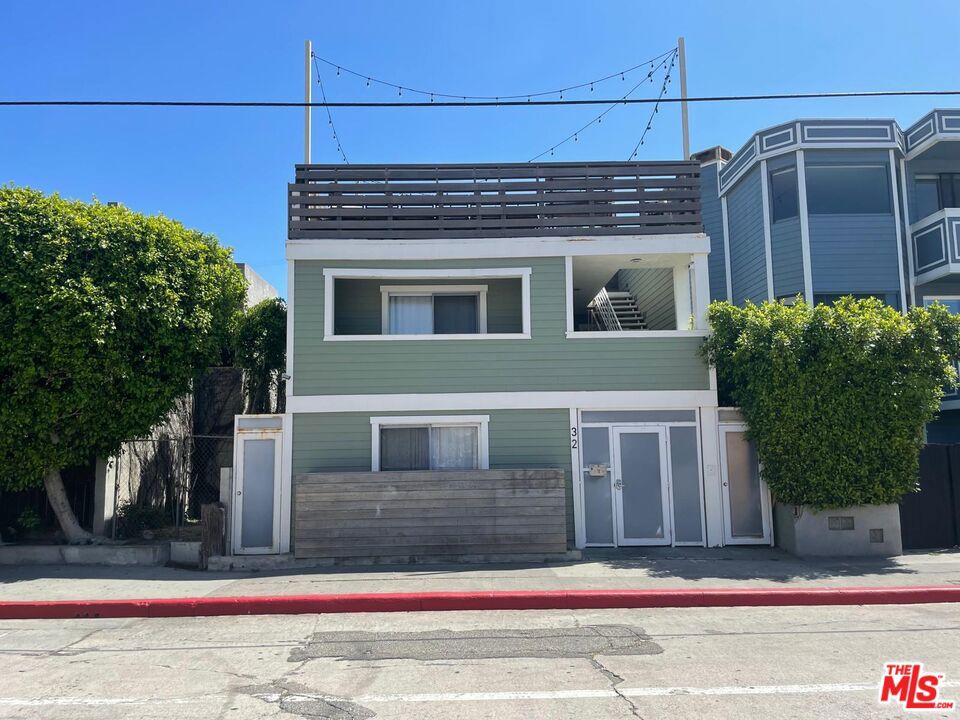 32 N Venice Boulevard
