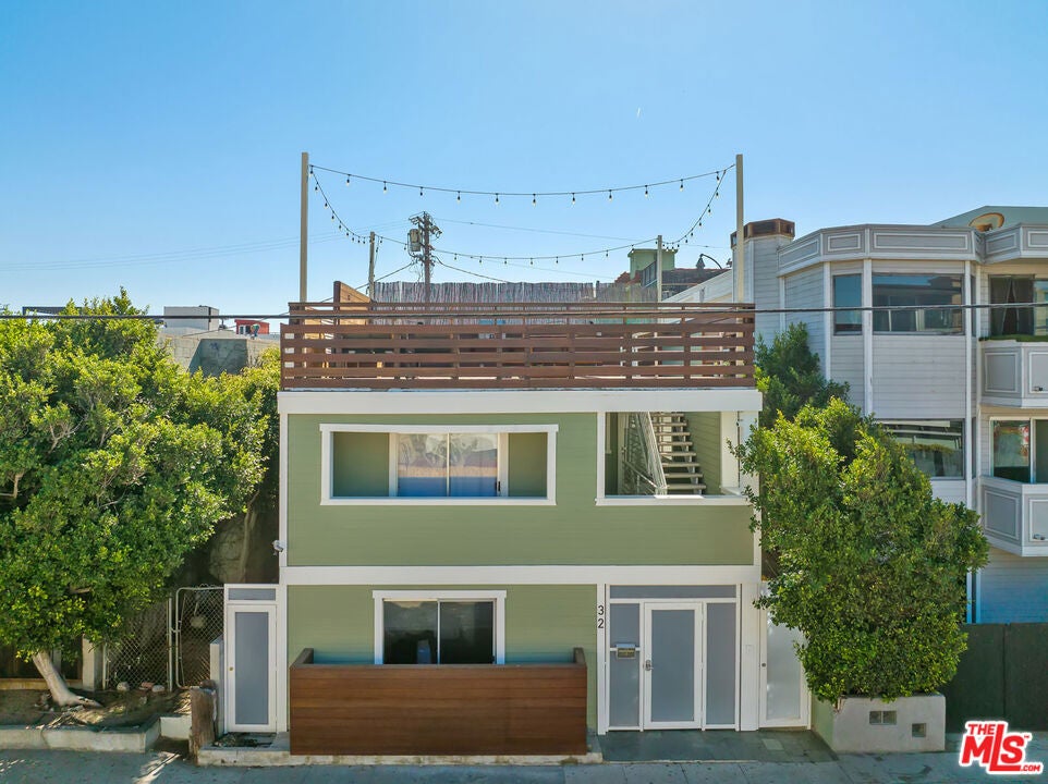 32 N Venice Boulevard