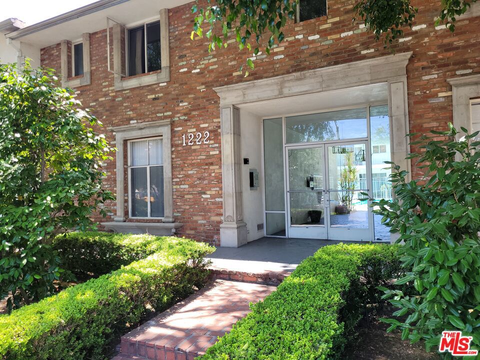 Experience contemporary lifestyle living in the vibrant heart of Santa Monica. Embrace the perfect blend of comfort and sophistication, where urban convenience meets coastal charm. Whether it's the bustling local shops, delightful dining experiences, or beautiful beaches, everything you need is nearby. Make your home in this dynamic community and enjoy the best that Santa Monica has to offer. Located in the excellent Santa Monica School District. Low HOA dues that include water and an assigned parking. Located in the excellent Santa Monica School District. If you're looking for some great grocery options in the area, you'll find Erewhon, Trader Joe's, Whole Foods, and Bristol Farms nearby. Each of these stores offers unique products, so you're sure to find what you need! Welcome to your beautifully redesigned unit, where an inviting open floor plan awaits. The living room features large windows that provide stunning views of a tranquil courtyard and pool, creating a serene atmosphere. The modern kitchen is a chef's delight, equipped with elegant countertops and plenty of cupboard space for all your culinary needs. Quality laminate flooring flows throughout the space, accentuated by stylish recessed lighting that enhances the inviting ambiance. This unit is a perfect blend of comfort and contemporary style.