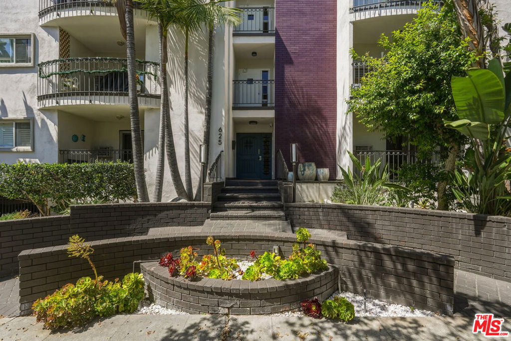 625 N Flores Street 104