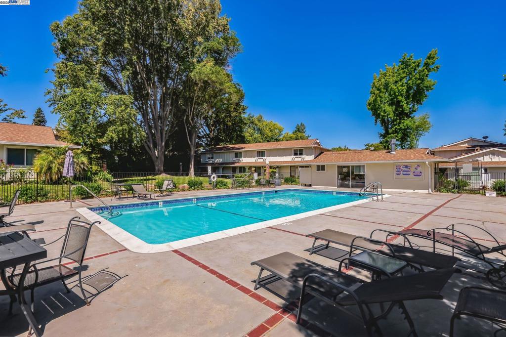 TWIN CREEK GRDN - Residential