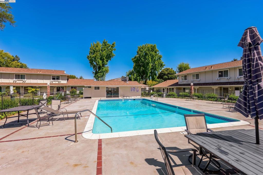 TWIN CREEK GRDN - Residential