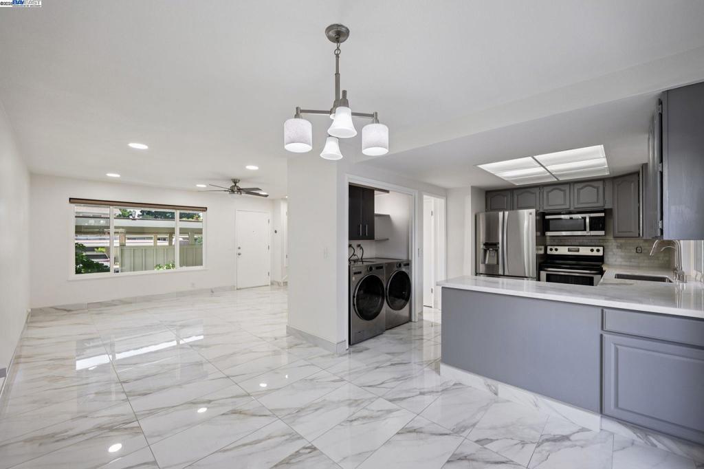 TWIN CREEK GRDN - Residential