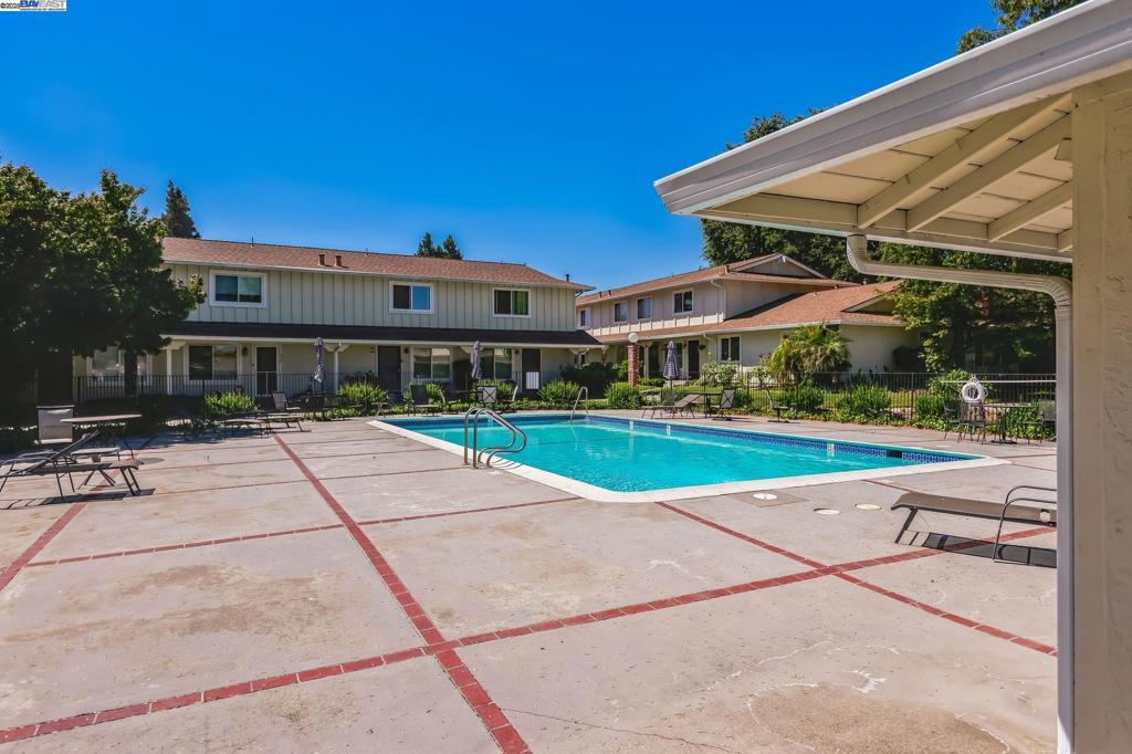 TWIN CREEK GRDN - Residential