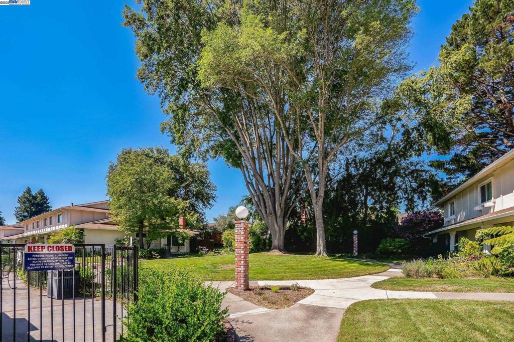 TWIN CREEK GRDN - Residential