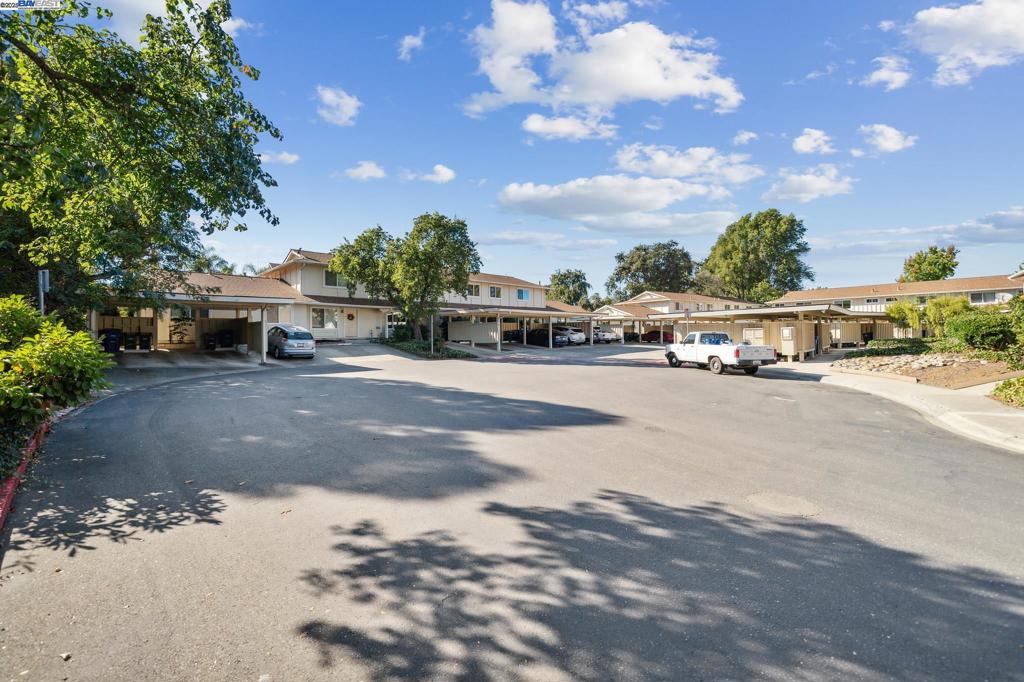 TWIN CREEK GRDN - Residential