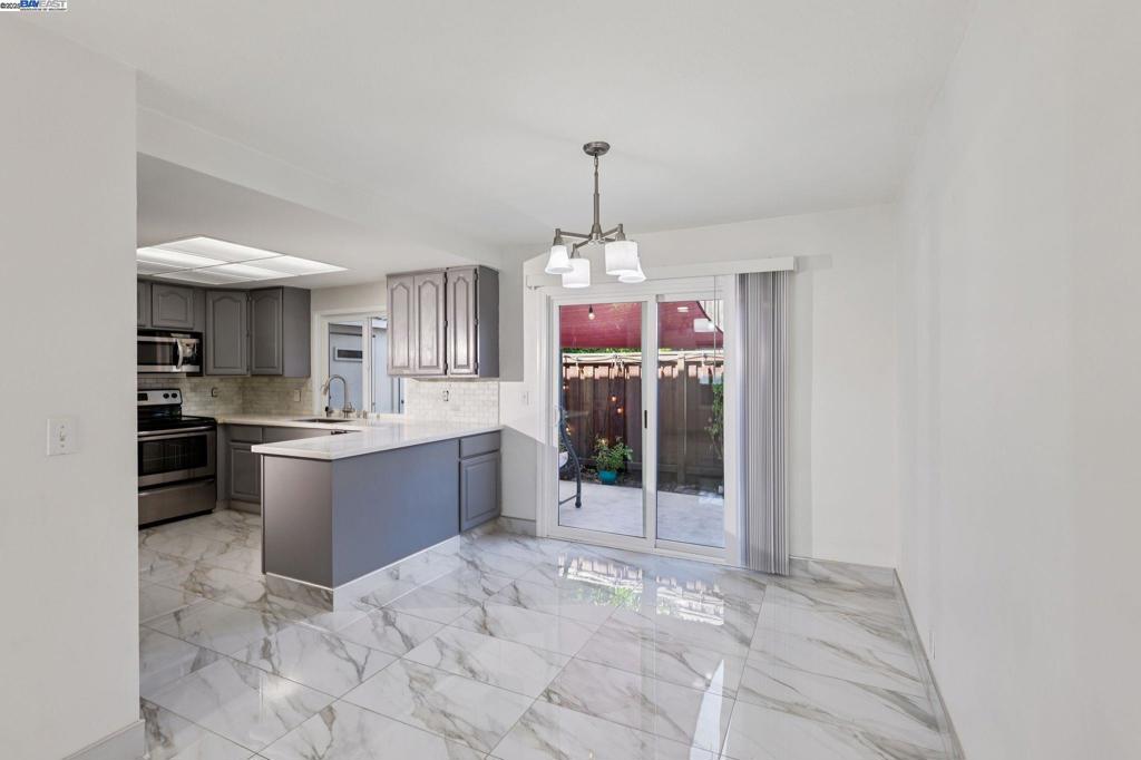 TWIN CREEK GRDN - Residential