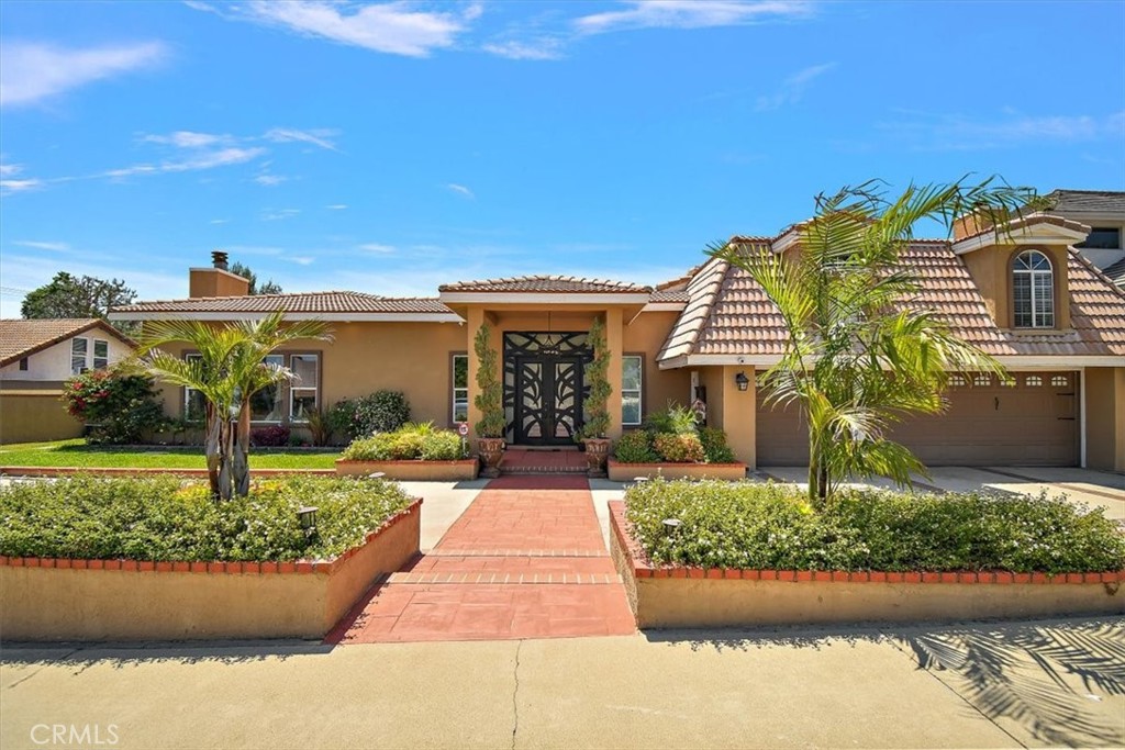 2335 N San Antonio Avenue