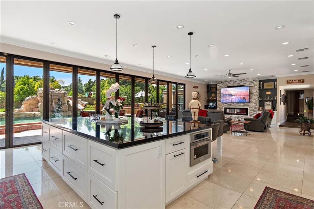 2335 N San Antonio Avenue