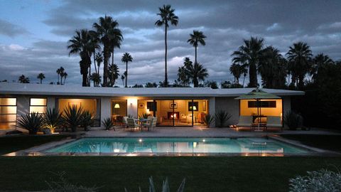Photo of 547 Camino Del Sur, Palm Springs, CA 92262 (MLS # 219147324DA)