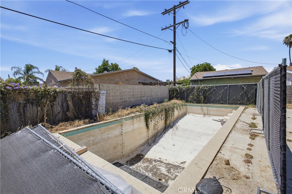 6729 Babcock Avenue