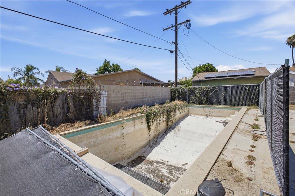 Photo of 6729 Babcock Avenue, North Hollywood, CA 91606 (MLS # GD26170942)