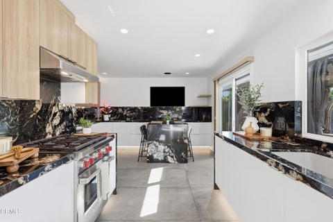 Tiny photo for 9998 Jamestown Street, Ventura, CA 93004 (MLS # V1-38899)