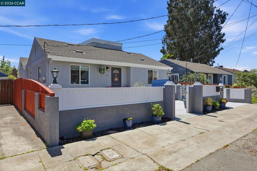 916 Bataan Ave