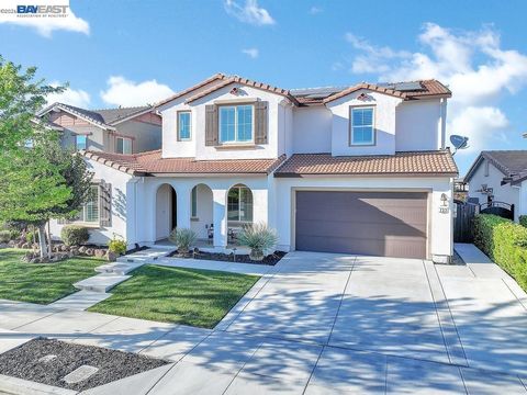 Photo of 733 Jennifer St St, Brentwood, CA 94513 (MLS # 41128069)