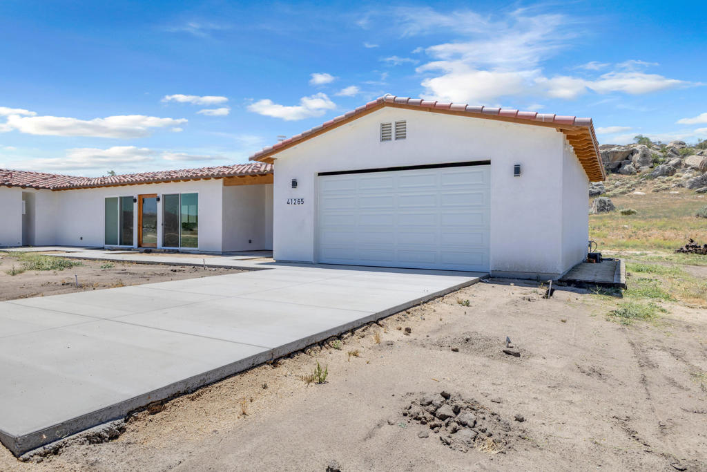 41265 Lakeshore Boulevard