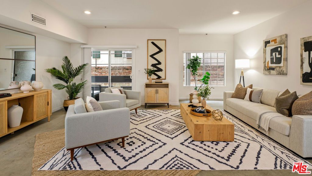 Photo of 10627 Ashton Avenue #103, Los Angeles, CA 90024 (MLS # 26646759)