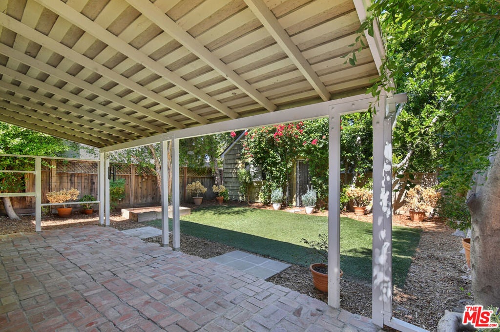 14335 Magnolia Boulevard