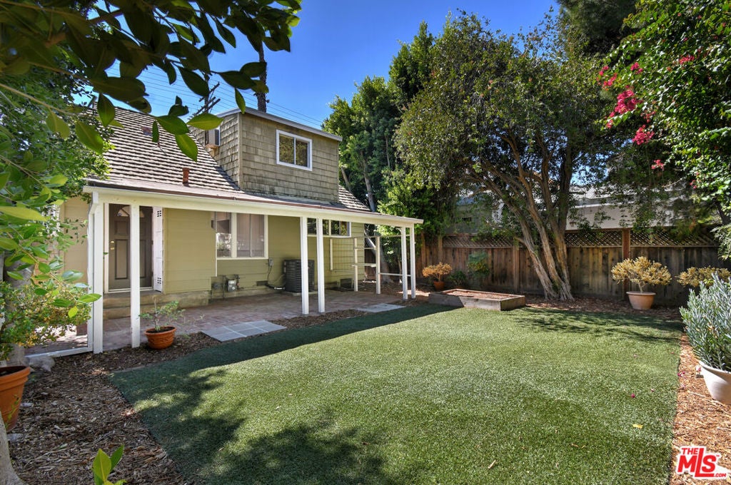 14335 Magnolia Boulevard