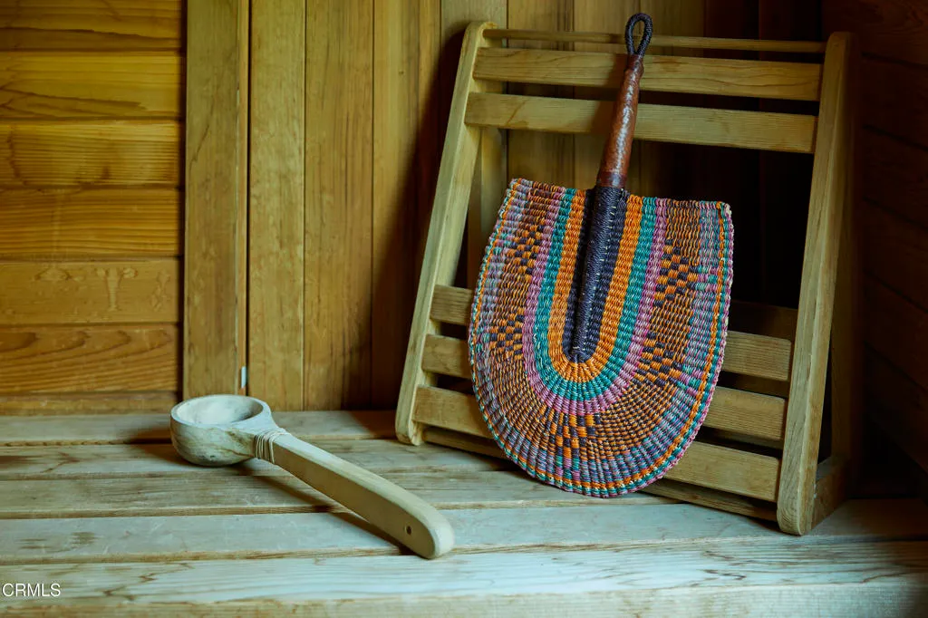 Ojai, California 93023, United States, 6 Bedrooms Bedrooms, ,5 BathroomsBathrooms,Residential,Active,204160