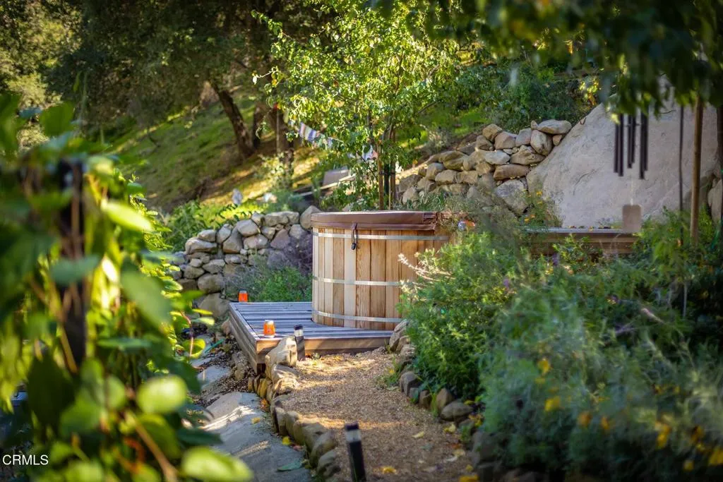 Ojai, California 93023, United States, 6 Bedrooms Bedrooms, ,5 BathroomsBathrooms,Residential,Active,204160