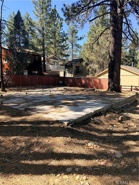 270 Maple Sugarloaf CA 92386