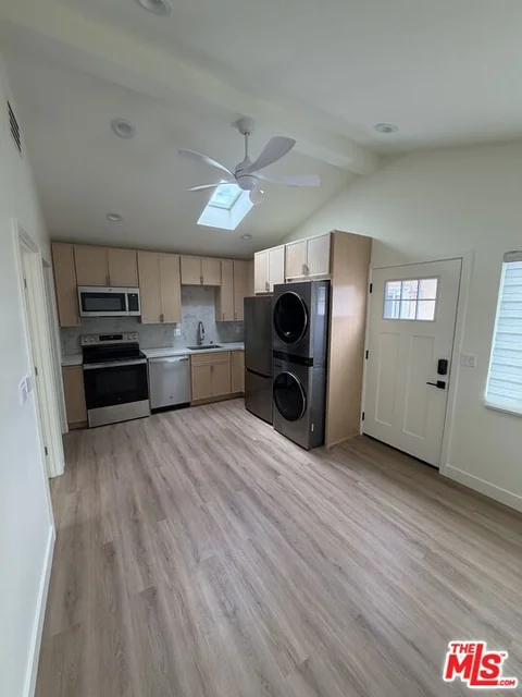 MLS: 26871889