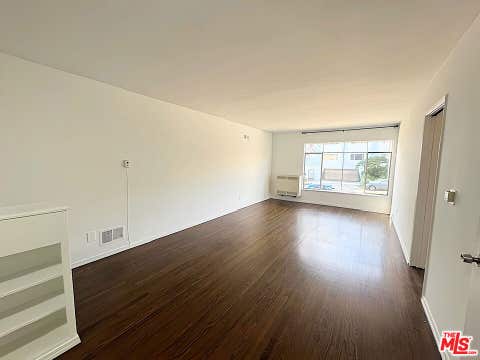 Photo of 470 S Mariposa Avenue, Los Angeles, CA 90020 (MLS # 26845035)