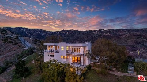 Photo of 2727 Corral Canyon Road, Malibu, CA 90265 (MLS # 25492409) Photo of 2727 Corral Canyon Road, Malibu, CA 90265 (MLS # 25492409)