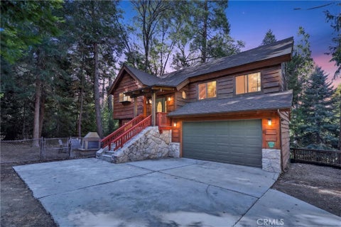 Photo of 279 S Cumberland Dr, Lake Arrowhead, CA 92352 (MLS # IG26211037)