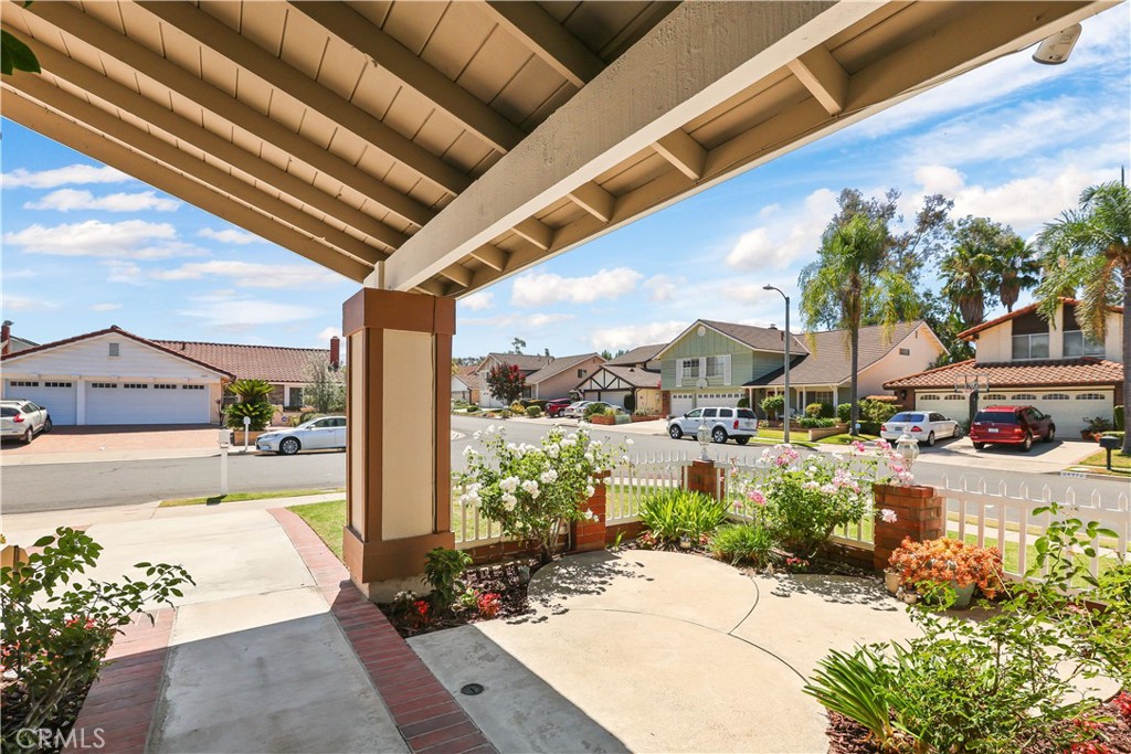 21071 Avenida Albercon