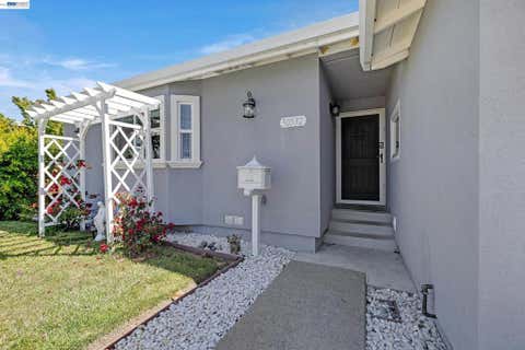 Photo of 30532 Carroll Ave AVE, Hayward, CA 94544 (MLS # 41137873)
