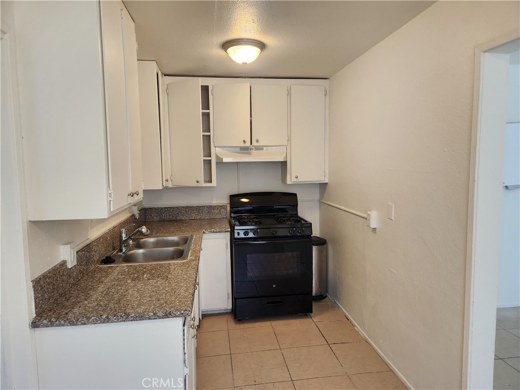 Investment duplex with both units rented out for rental income in Desert Hot Springs. Front unit has a 1 bedroom, 1 bath with extra room, upgrades throughout including granite countertops. The back unit is a studio with kitchenette with granite countertops. Both units have new plumbing and paint.