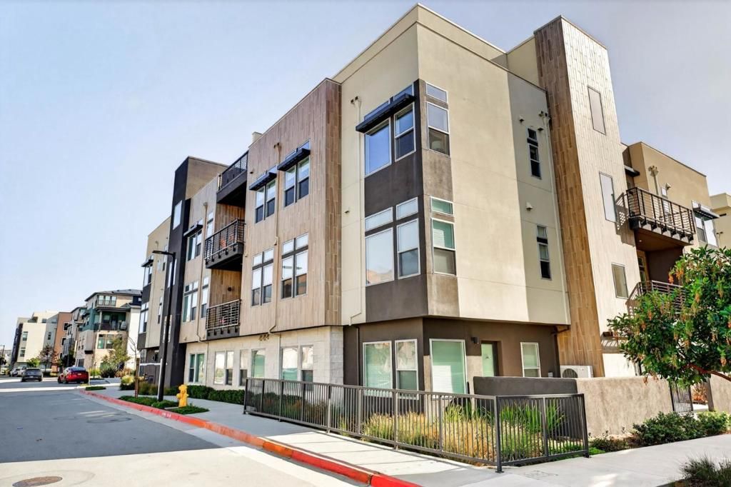 Photo of 220 Waters Park Circle #304, San Mateo, CA 94403 (MLS # ML82029973)