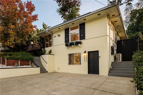 Photo of 2544 W 5th St, Los Angeles, CA 90057 (MLS # AR25266167)