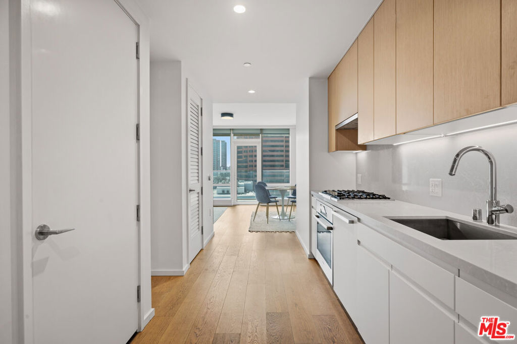 877 Francisco Street 1119