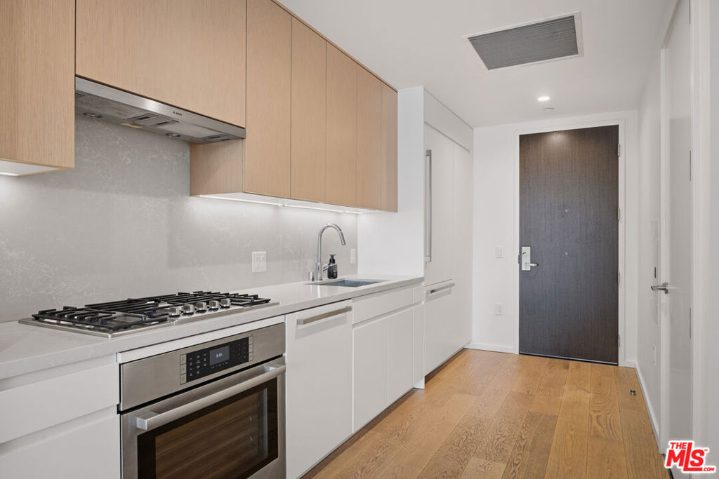 877 Francisco Street 1119