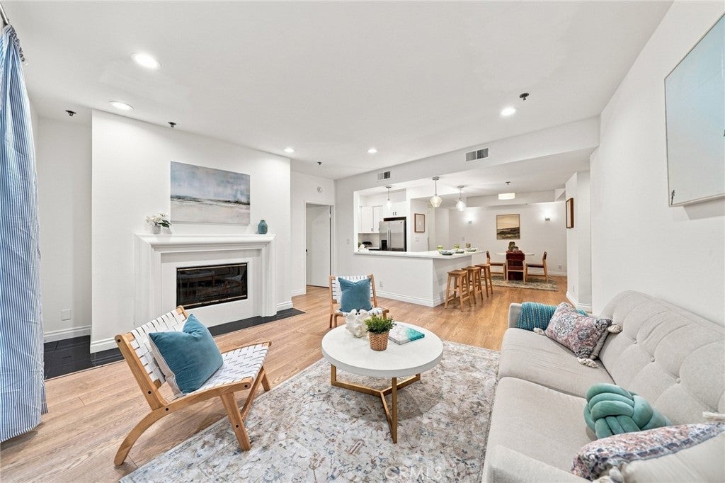 2222 N Beachwood Drive 105