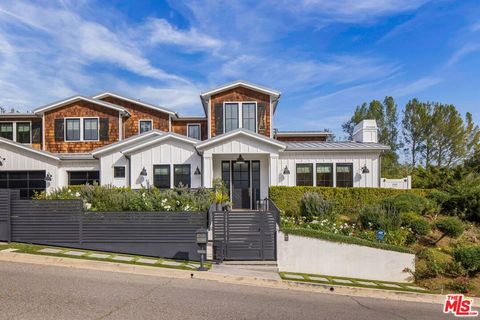 Photo of 16101 Royal Mount Drive, Encino, CA 91436 (MLS # 26666427)