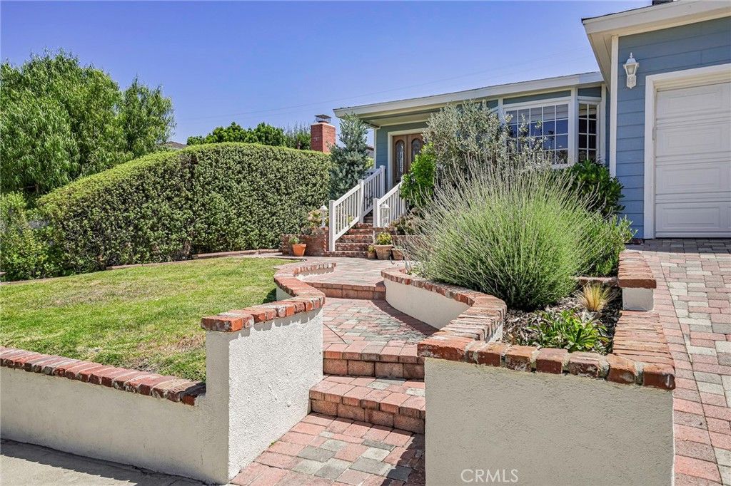 Photo of 2715 Grand Summit Rd, Torrance, CA 90505 (MLS # PV25186822)