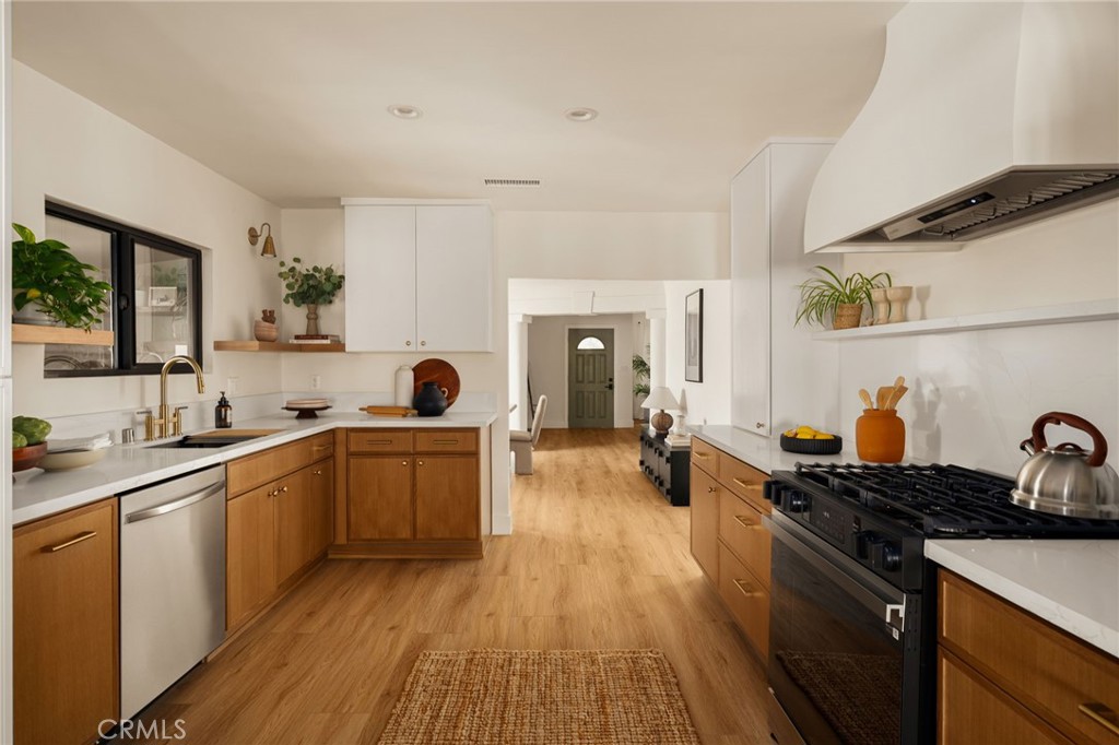 Properties 4 3949 Stockbridge Avenue